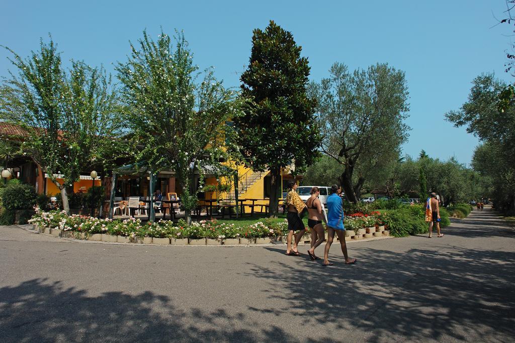 Camping La Rocca Manerba del Garda Exterior foto
