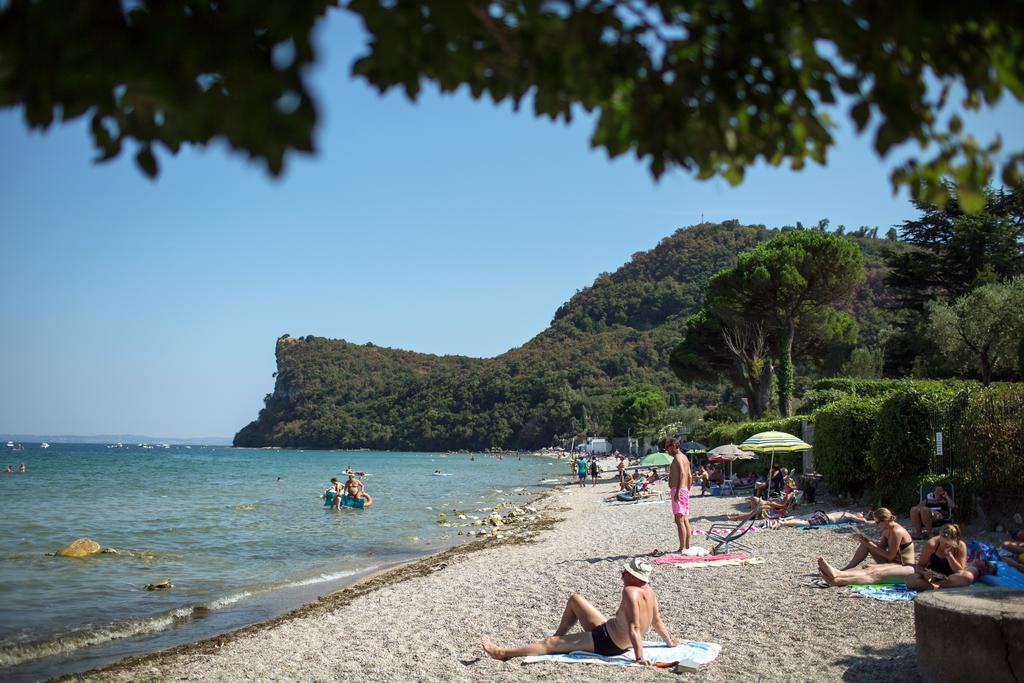 Camping La Rocca Manerba del Garda Exterior foto